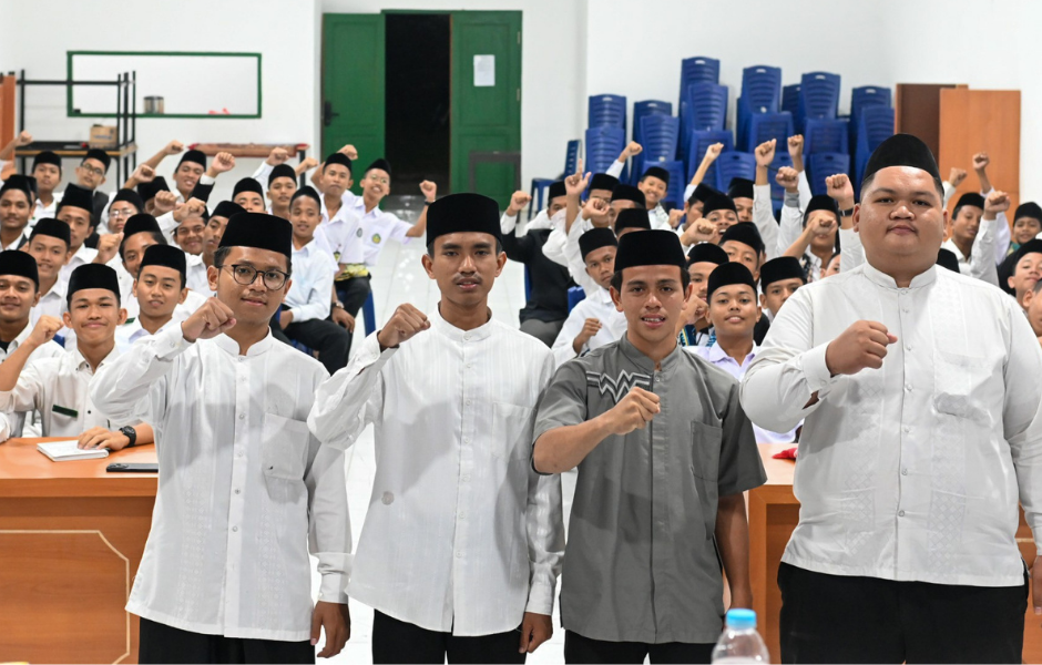 Excellent Service Training  Bekali Kepemimpinan Masa Depan Santri Kader