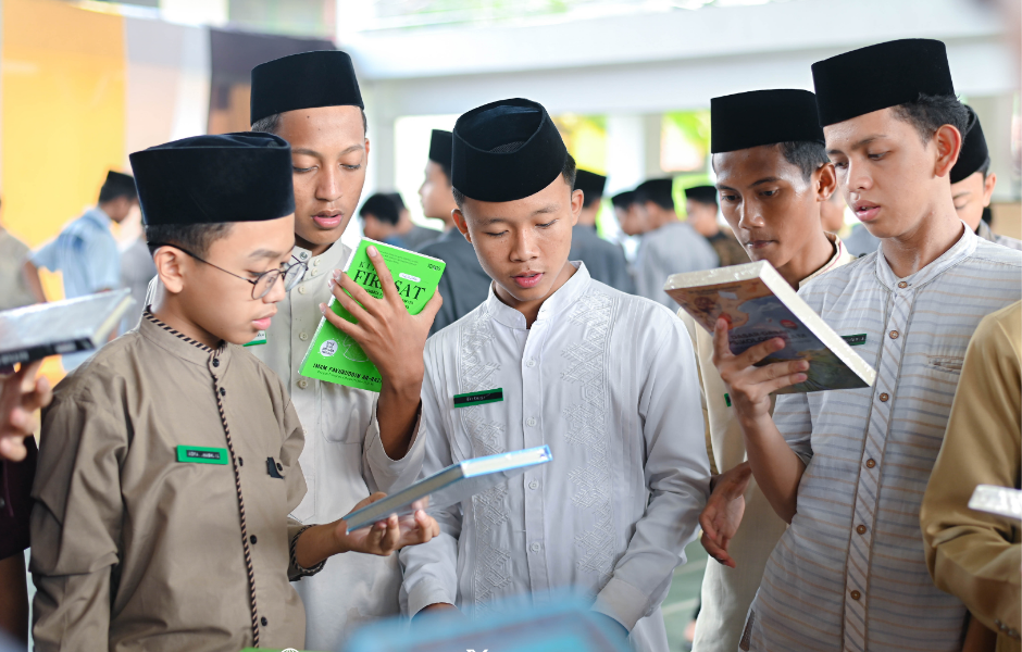 Literasi Jadi Kunci Sukses Santri di Era Digital