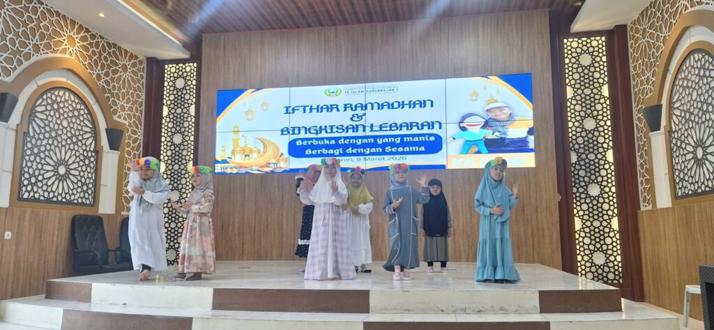 Menebar Kebahagiaan di Bulan Ramadhan: TK Islam Darunnajah 1 Gelar Buka Bersama dan Santunan Anak Yatim