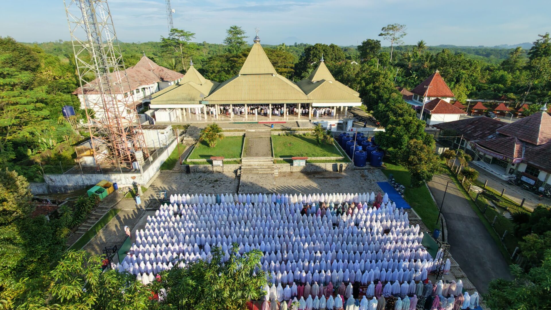 Gemuruh Takbir dan Semangat Berkurban, 207 Hewan Qurban  Disembelih di Pesantren Darunnajah 2 Cipining