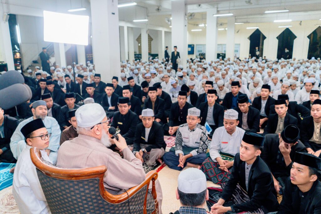 Prof. Dr. Muhammad Abu Al-Fath Al-Bayanuni Sampaikan Nasehat dihadapan Santri Darunnajah