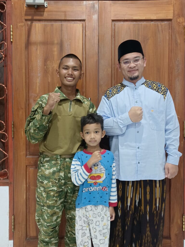 Jejak Baret Merah dari Bilik Pesantren Menuju Medan Pengabdian