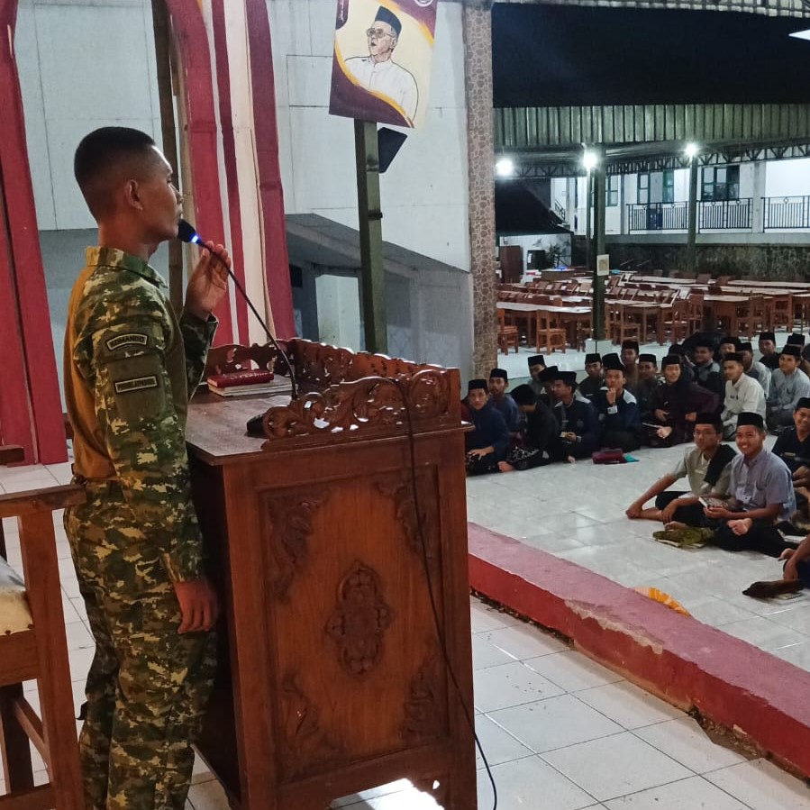 Jejak Baret Merah dari Bilik Pesantren Menuju Medan Pengabdian