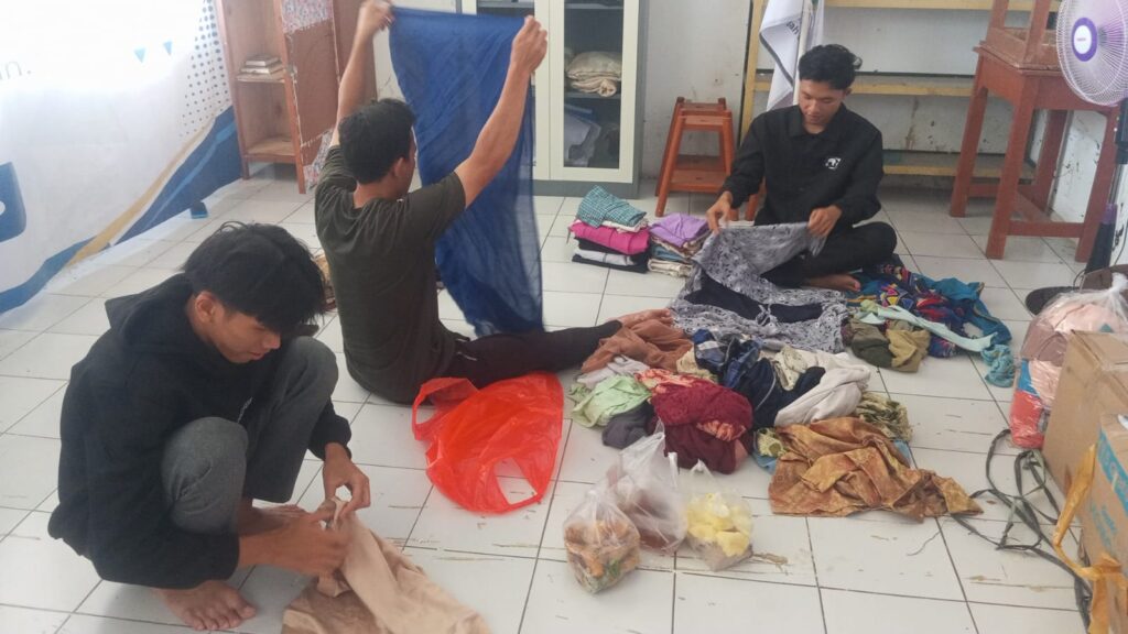 BAKTI SOSIAL BADAN EKSEKUTIF MAHASISWA UNIVERSITAS DARUNNAJAH BOGOR