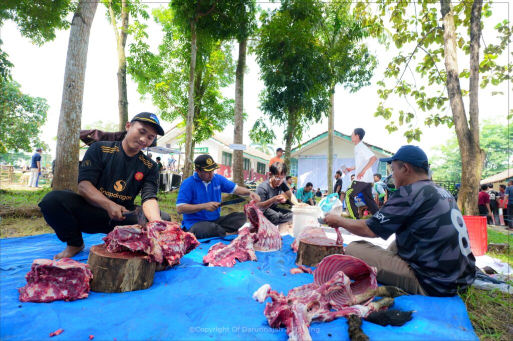 Gemuruh Takbir dan Semangat Berkurban, 207 Hewan Qurban  Disembelih di Pesantren Darunnajah 2 Cipining