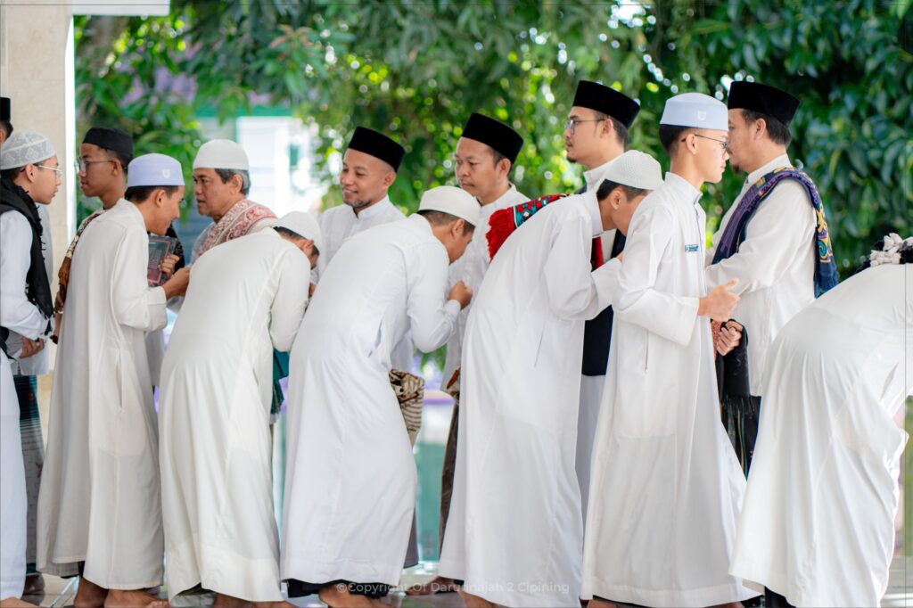 Gemuruh Takbir dan Semangat Berkurban, 207 Hewan Qurban  Disembelih di Pesantren Darunnajah 2 Cipining