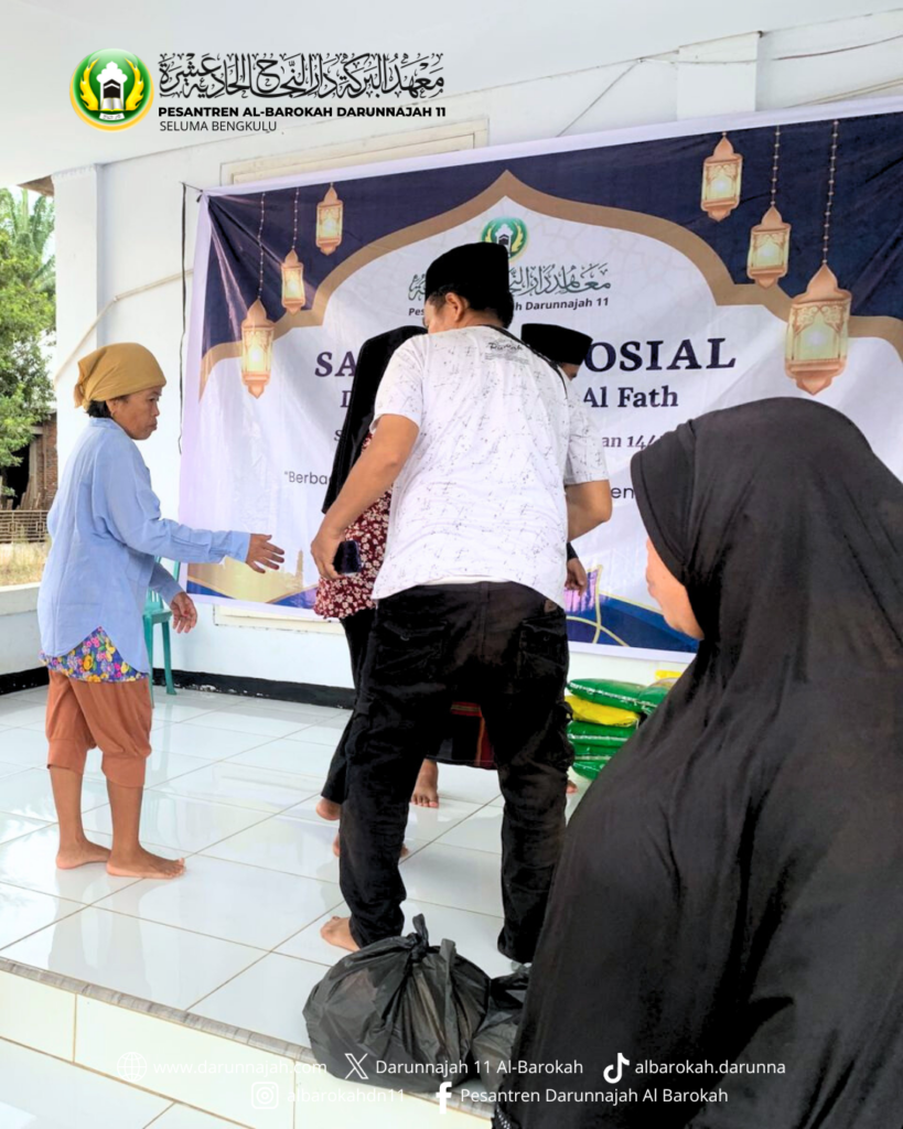 Pesantren Al-Barokah Darunnajah 11 Salurkan Bantuan Sembako untuk 50 Warga Kurang Mampu
