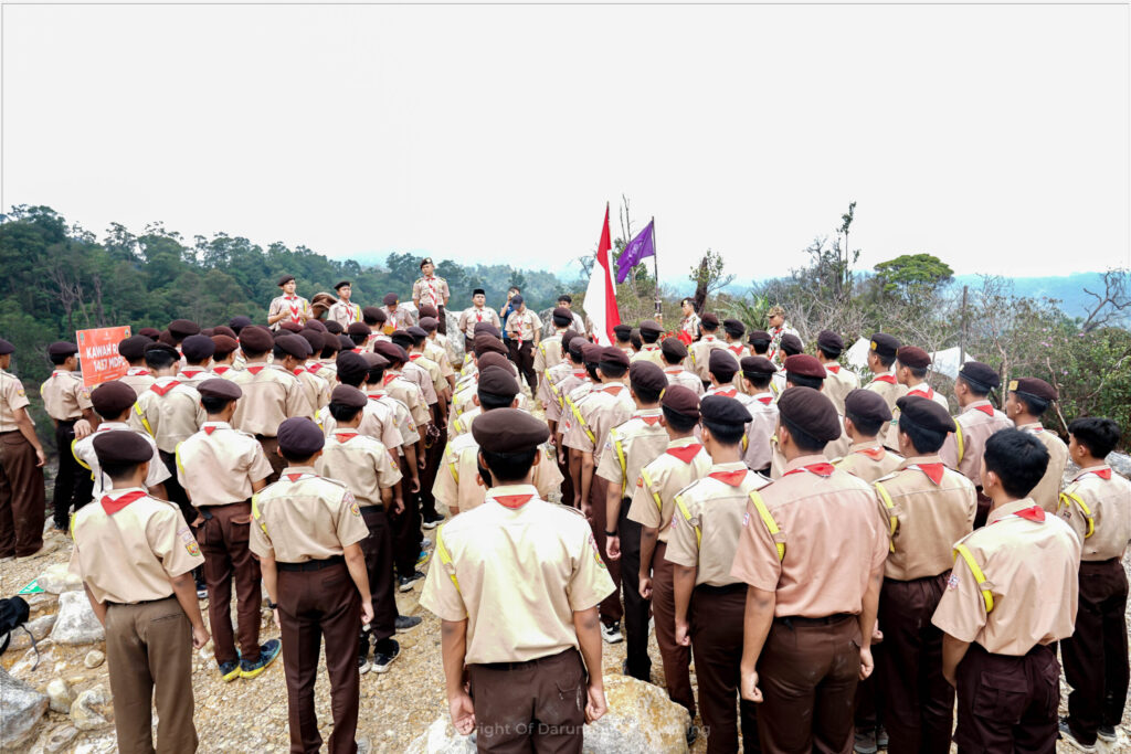 Raih Tingkat Bantara, Santri Kelas 4 TMI Jelajahi Kawah Ratu