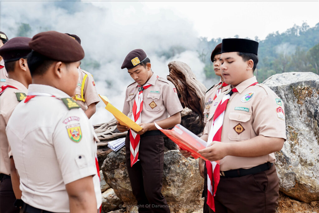 Raih Tingkat Bantara, Santri Kelas 4 TMI Jelajahi Kawah Ratu