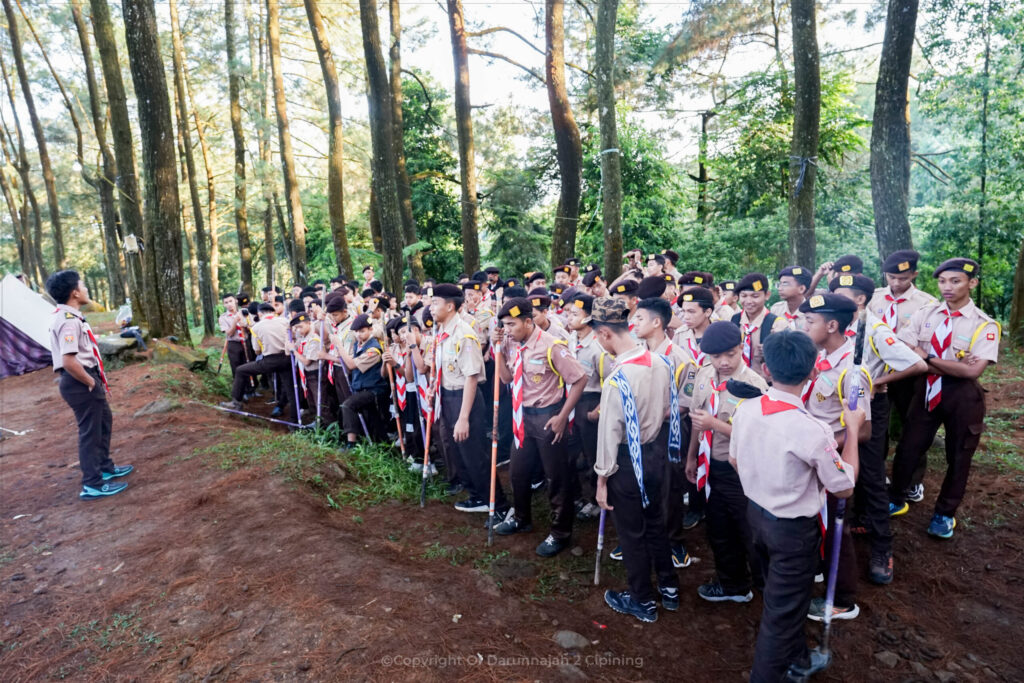 Raih Tingkat Bantara, Santri Kelas 4 TMI Jelajahi Kawah Ratu