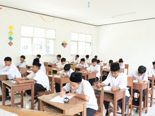 Santri Kelas 5 TMISiap Jadi Guru Darsul Idhafi