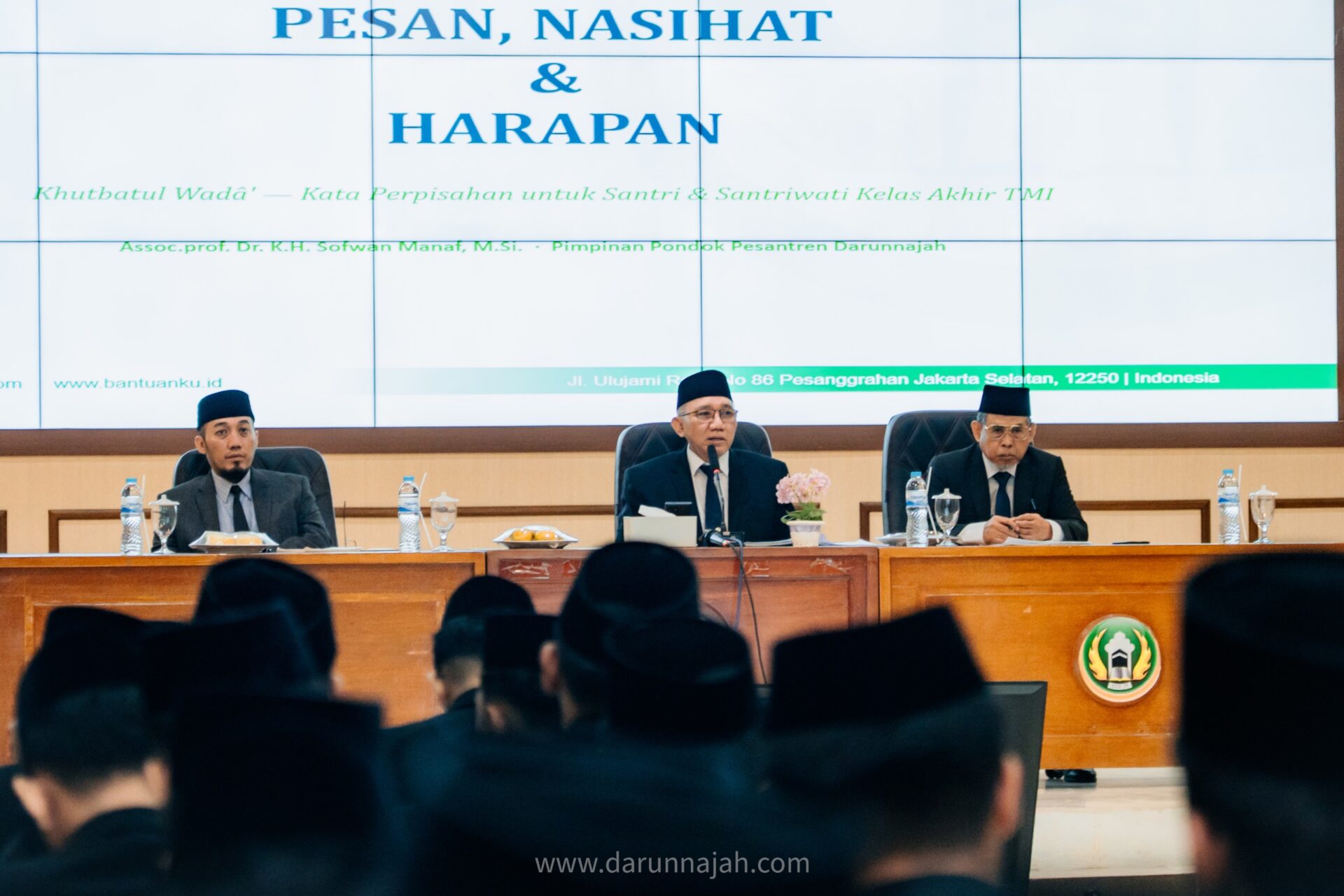 K.H. Sofwan Manaf Berikan Arahan pada Khutbatul Wada’ Santri Kelas Akhir TMI Glorious Generation