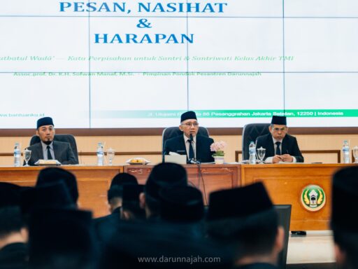 K.H. Sofwan Manaf Berikan Arahan pada Khutbatul Wada’ Santri Kelas Akhir TMI Glorious Generation