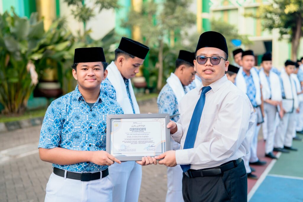 Darunnajah Berikan Penghargaan "Santri Hebat" dan Penghargaan Santri Terbaik