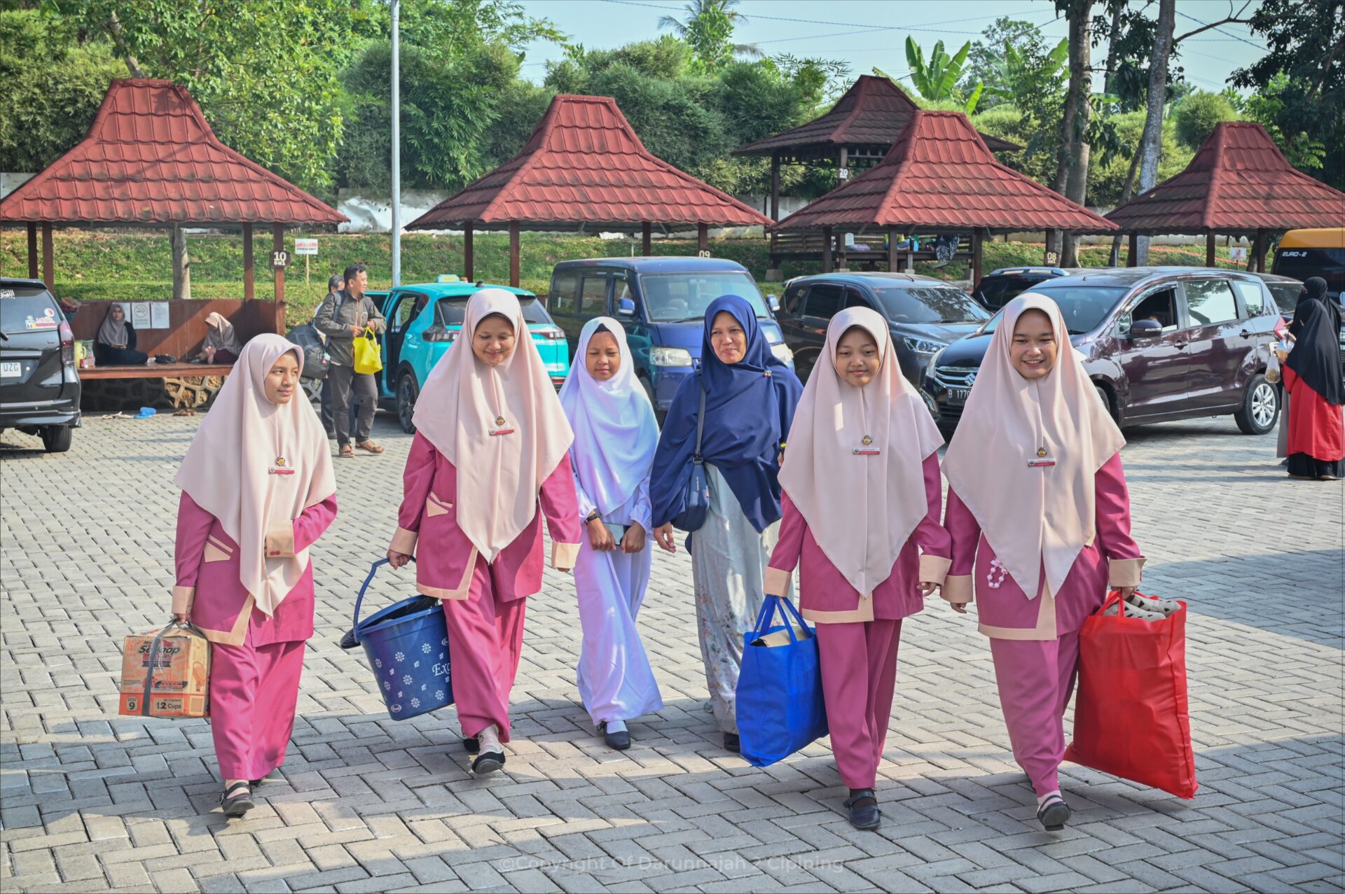 Pesantren Darunnajah 2 Cipining Sambut Kedatangan Santri Baru Putri Tahun Ajaran 2026/2027