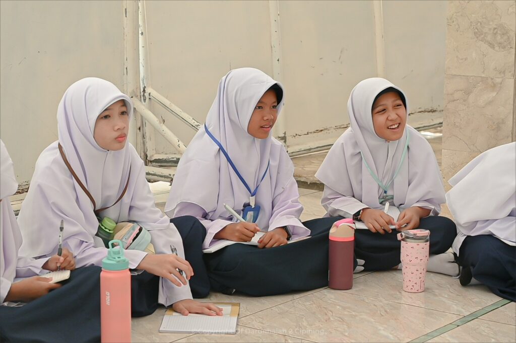 Siap Mandiri dan Berprestasi, Santriwati Baru Antusias Ikuti Usbu' Ta'aruf di Pesantren Darunnajah 2 Cipining