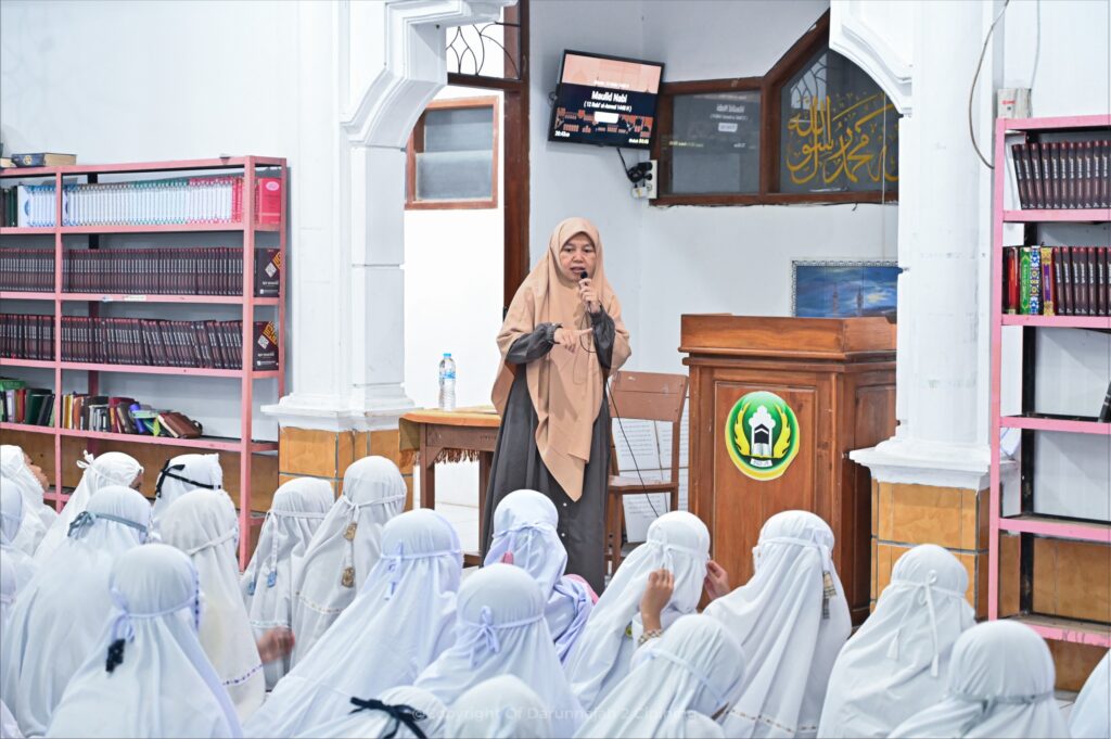 Siap Mandiri dan Berprestasi, Santriwati Baru Antusias Ikuti Usbu' Ta'aruf di Pesantren Darunnajah 2 Cipining