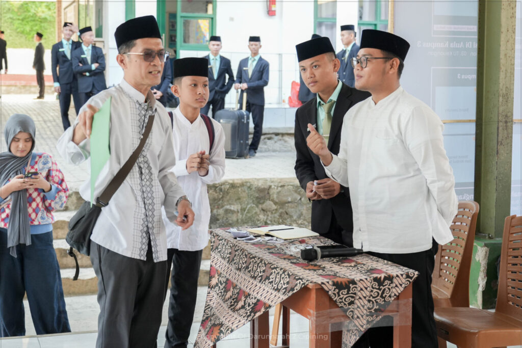 Dari Pelukan Orang Tua Menuju Gerbang Ilmu, Langkah Awal Santri Baru di Darunnajah 2 Cipining