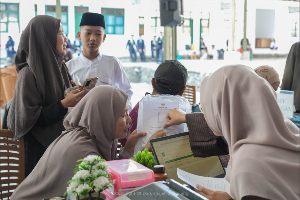 Dari Pelukan Orang Tua Menuju Gerbang Ilmu, Langkah Awal Santri Baru di Darunnajah 2 Cipining