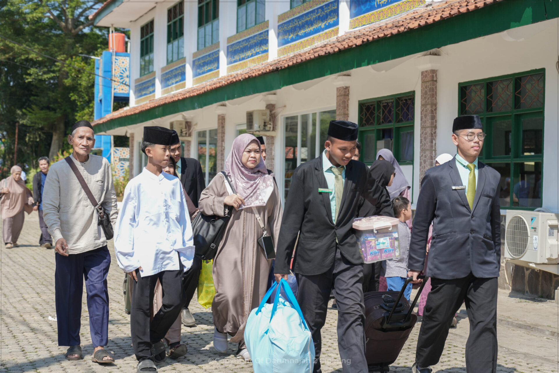 Dari Pelukan Orang Tua Menuju Gerbang Ilmu, Langkah Awal Santri Baru di Darunnajah 2 Cipining