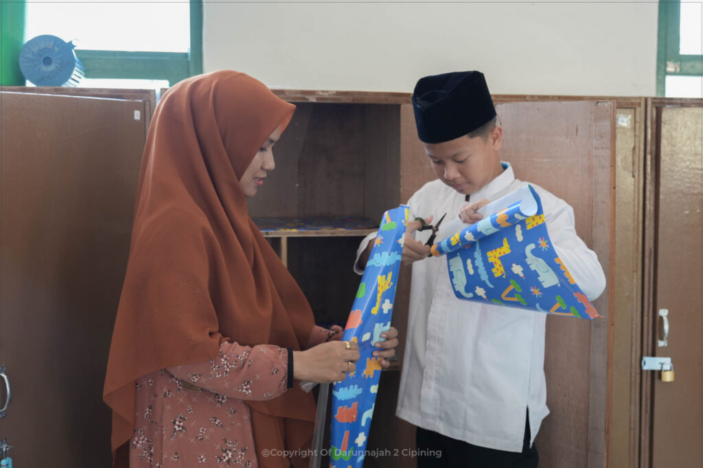 Dari Pelukan Orang Tua Menuju Gerbang Ilmu, Langkah Awal Santri Baru di Darunnajah 2 Cipining