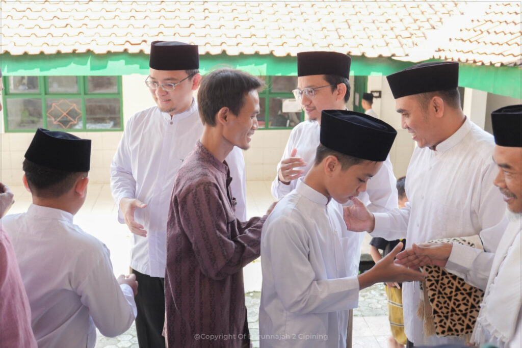 Dari Pelukan Orang Tua Menuju Gerbang Ilmu, Langkah Awal Santri Baru di Darunnajah 2 Cipining