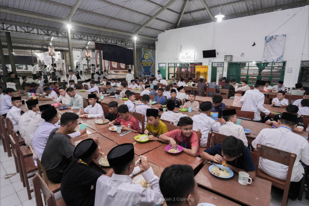 Dari Pelukan Orang Tua Menuju Gerbang Ilmu, Langkah Awal Santri Baru di Darunnajah 2 Cipining