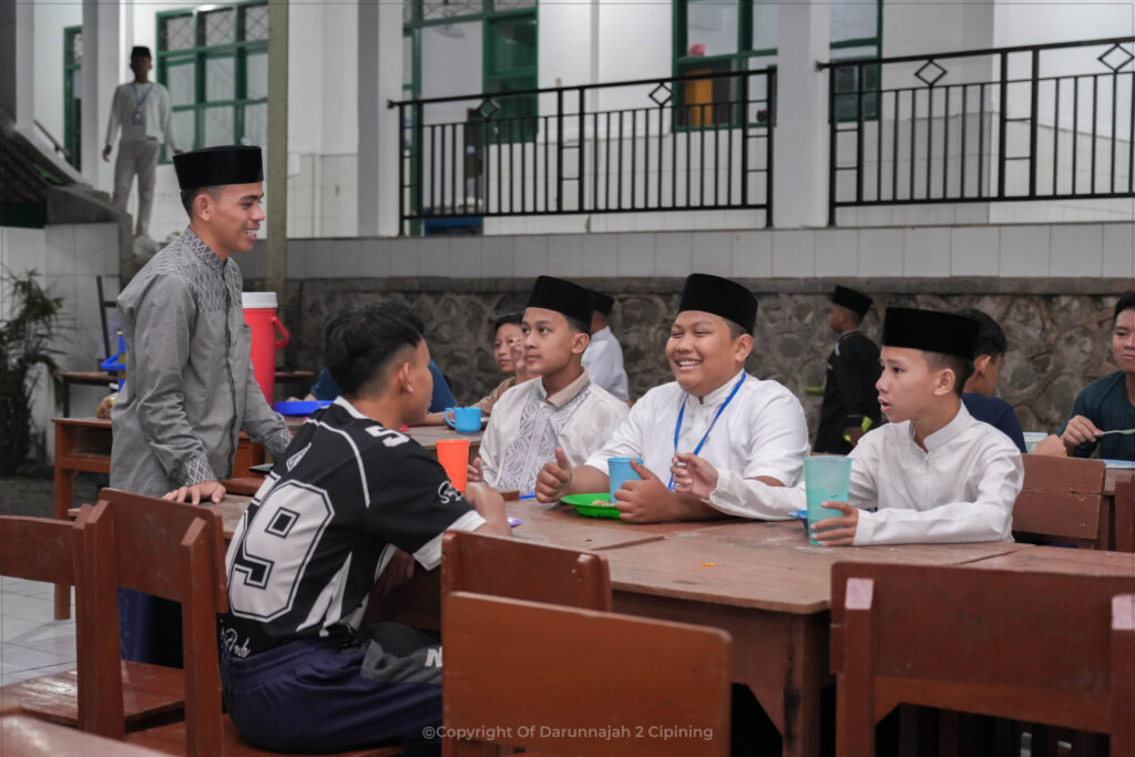Dari Pelukan Orang Tua Menuju Gerbang Ilmu, Langkah Awal Santri Baru di Darunnajah 2 Cipining