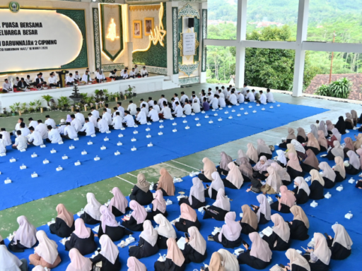 Guru dan Karyawan Awali Liburan Ramadhan dengan Khataman dan Buka Bersama