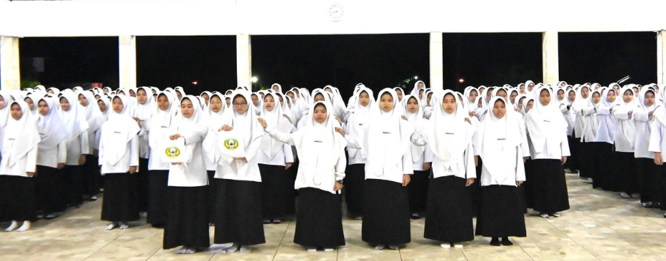 Pesantren Lantik 358 Santri Putri, Siapkan Kader Pemimpin Bertanggung Jawab