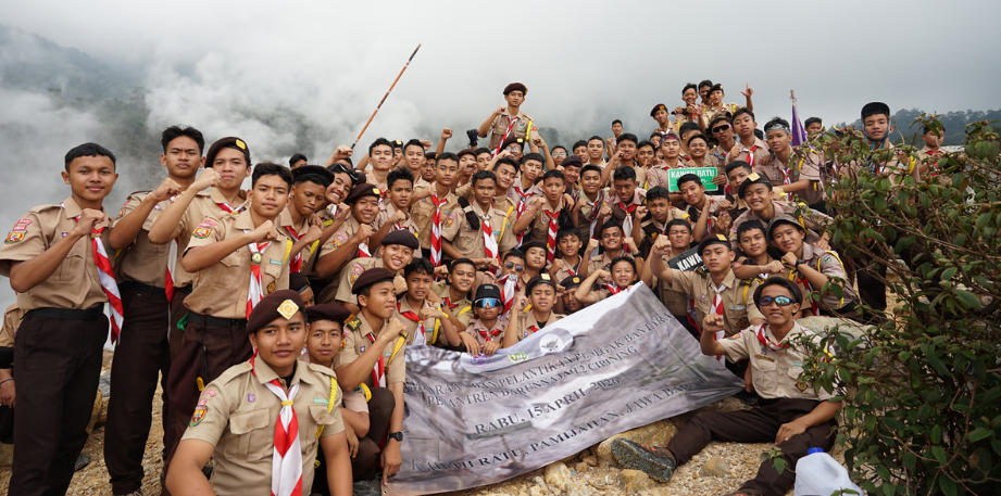 Raih Tingkat Bantara, Santri Kelas 4 TMI Jelajahi Kawah Ratu