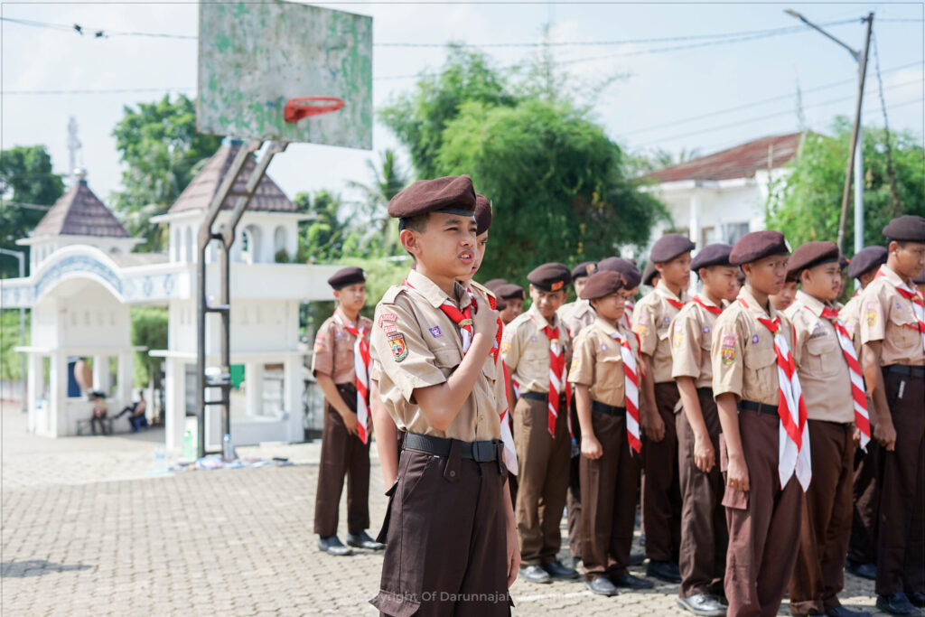 Kembali ke Rutinitas, Santri Darunnajah 2 Cipining Awali Semester dengan Semangat Kepramukaan