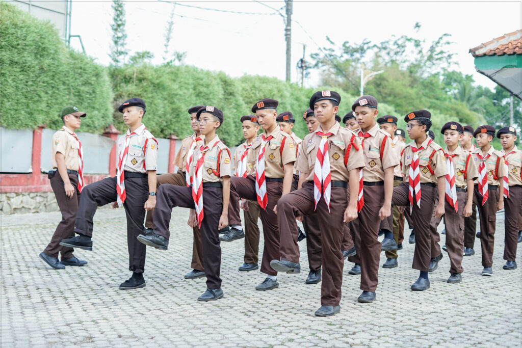 Kembali ke Rutinitas, Santri Darunnajah 2 Cipining Awali Semester dengan Semangat Kepramukaan