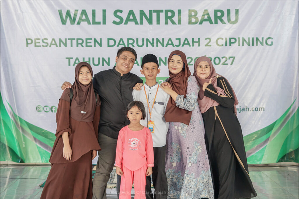 Dari Pelukan Orang Tua Menuju Gerbang Ilmu, Langkah Awal Santri Baru di Darunnajah 2 Cipining