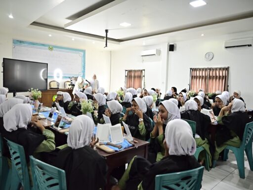Seminar Skinclass & Skin Education Bekali Santriwati dengan Pengetahuan Perawatan Kulit dan Make Up Syar'i