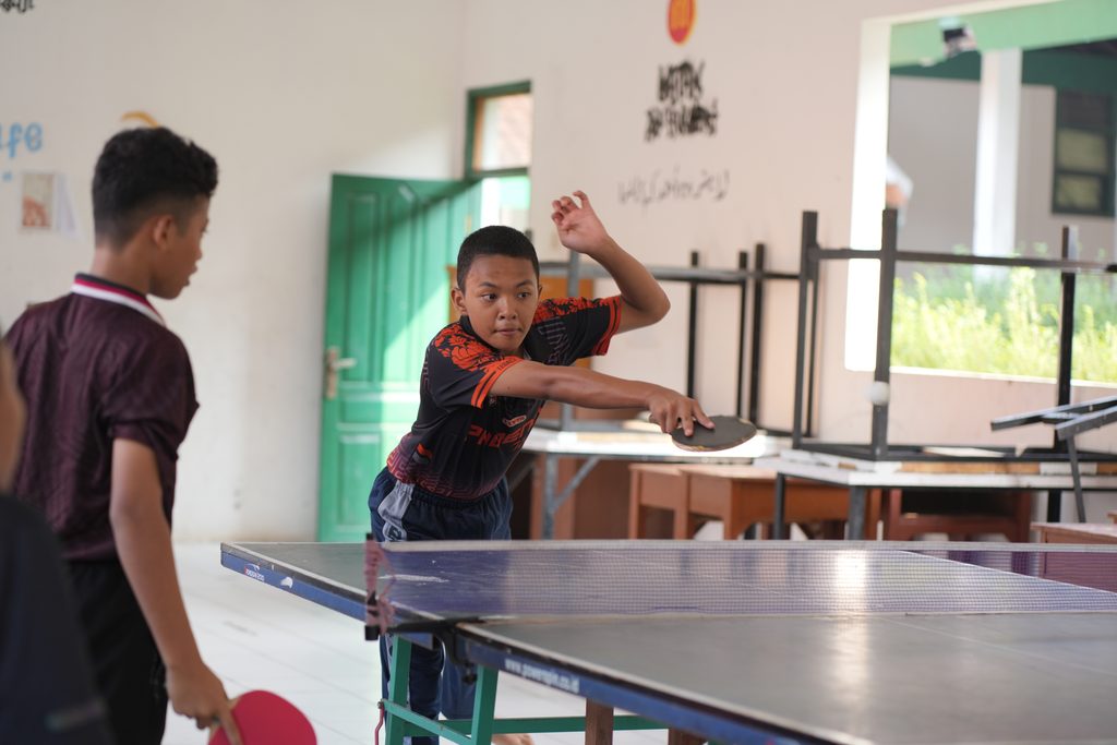Ketika Lapangan Menjadi Ruang Belajar Para Santri