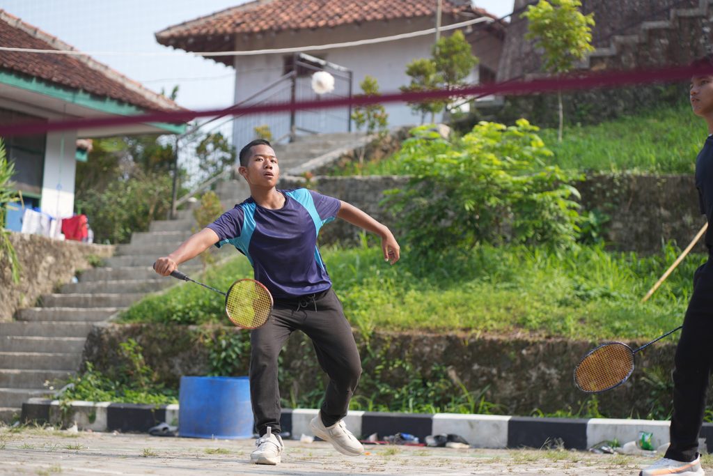 Ketika Lapangan Menjadi Ruang Belajar Para Santri