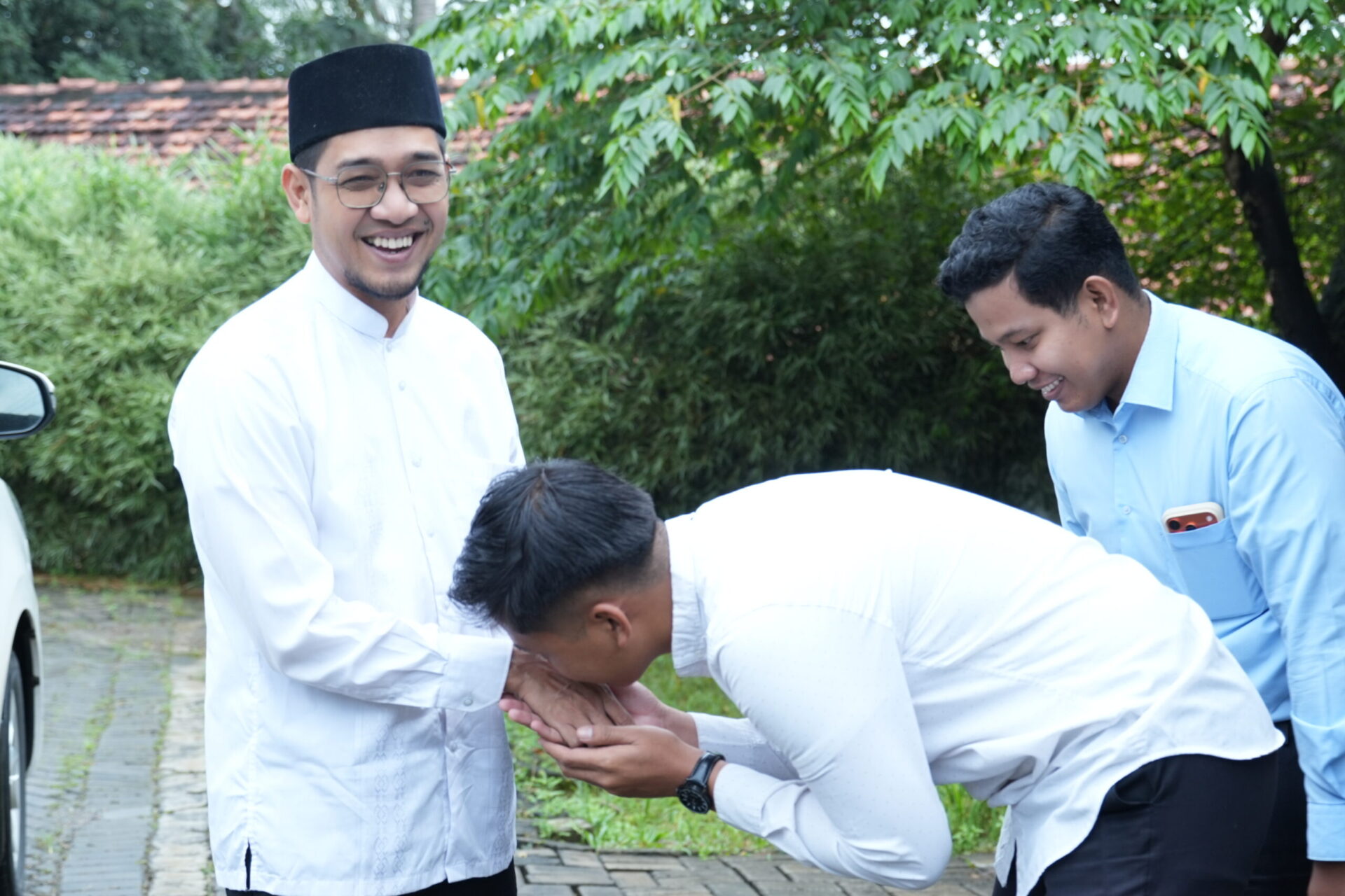 Adab Sebelum Ilmu: Mengapa Akhlak Sangat Penting bagi Seorang Santri?