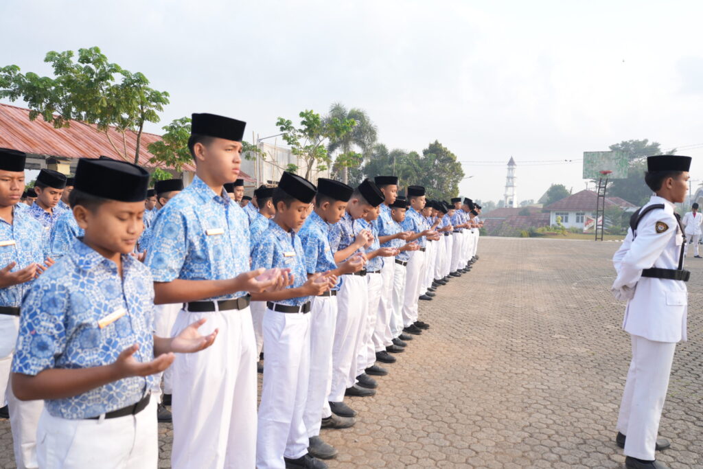Lima Kebiasaan Positif yang Membentuk Karakter Santri Seumur Hidup
