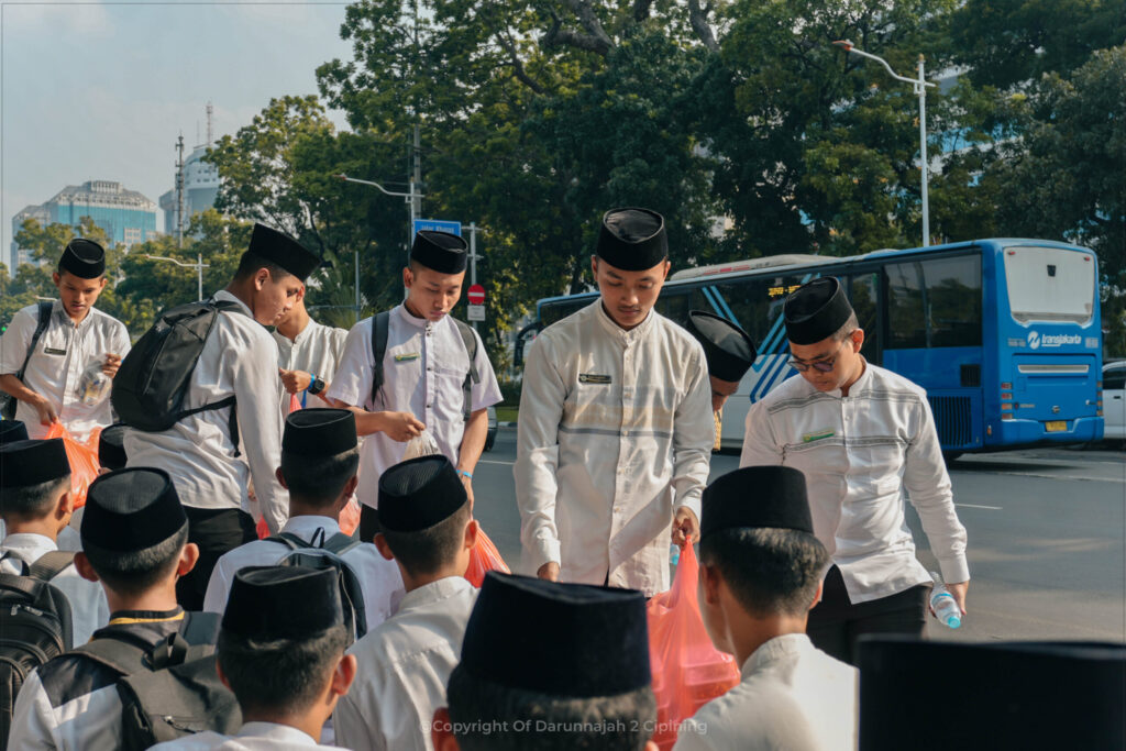 Dari Pesantren untuk Negara: Ratusan Santri Ikuti Zikir Lintas Agama Menjelang HUT ke-81 RI
