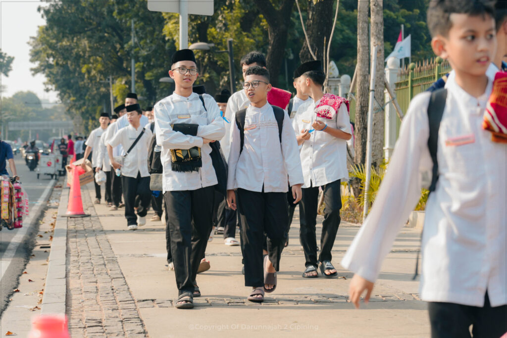 Dari Pesantren untuk Negara: Ratusan Santri Ikuti Zikir Lintas Agama Menjelang HUT ke-81 RI