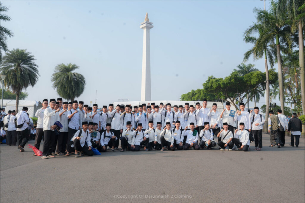 Dari Pesantren untuk Negara: Ratusan Santri Ikuti Zikir Lintas Agama Menjelang HUT ke-81 RI
