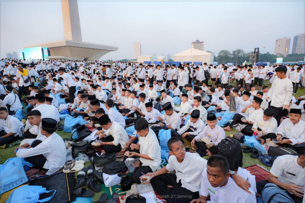 Dari Pesantren untuk Negara: Ratusan Santri Ikuti Zikir Lintas Agama Menjelang HUT ke-81 RI
