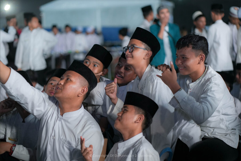 Dari Pesantren untuk Negara: Ratusan Santri Ikuti Zikir Lintas Agama Menjelang HUT ke-81 RI