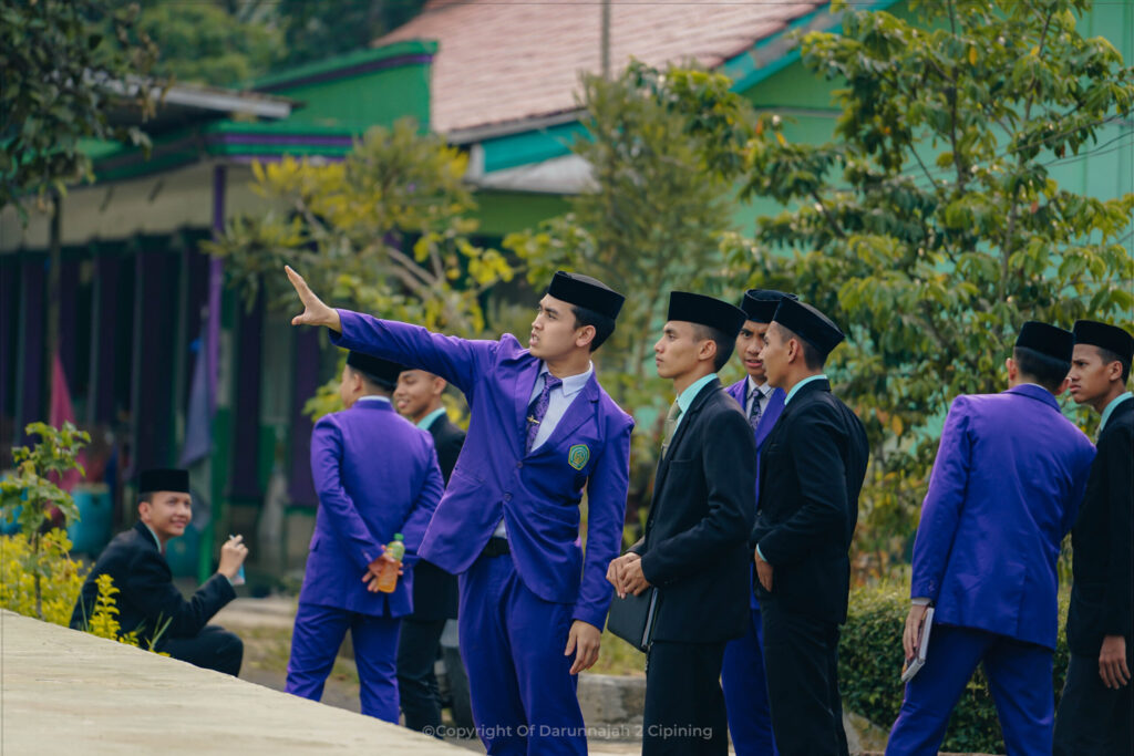 One Day, Two Pesantren, One Mission: Pengurus Organisasi Santri Darunnajah Cipining Belajar Menata Amanah Lewat Rihlah Munazh