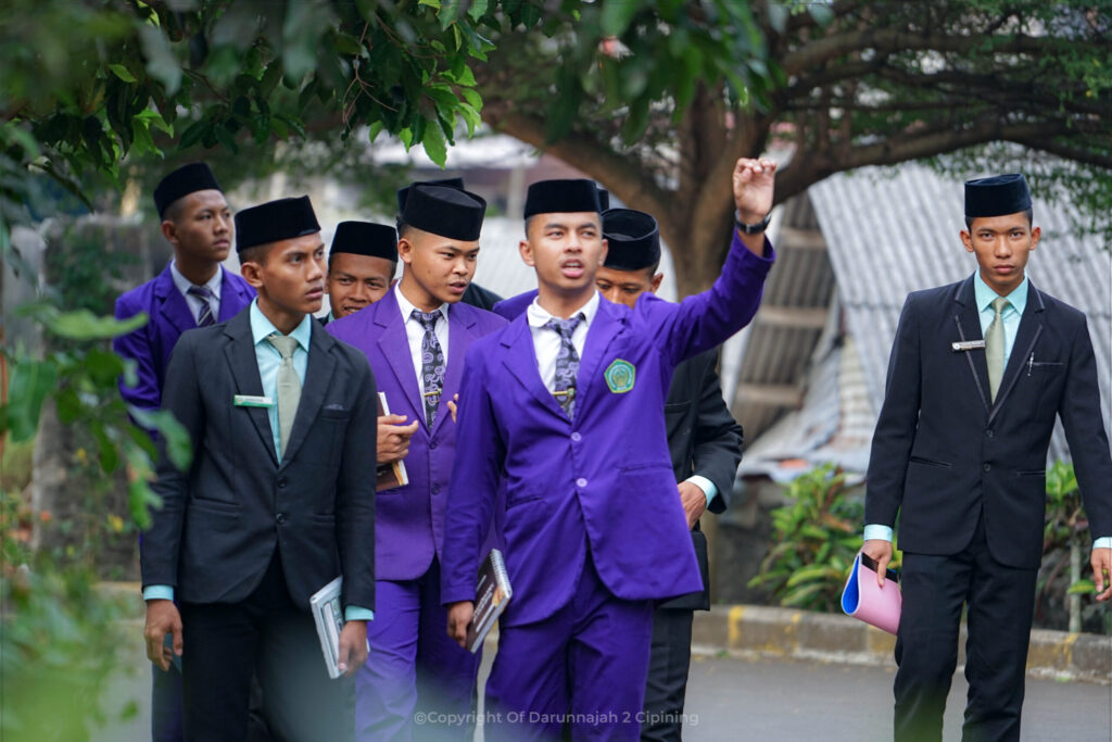 One Day, Two Pesantren, One Mission: Pengurus Organisasi Santri Darunnajah Cipining Belajar Menata Amanah Lewat Rihlah Munazh