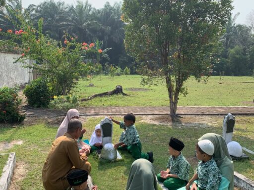 TK Modern Al-Harokah Tanamkan Cinta Tanah Air melalui Kunjungan Edukatif ke Taman Makam Pahlawan Nasional, Damai Sentosa Duma