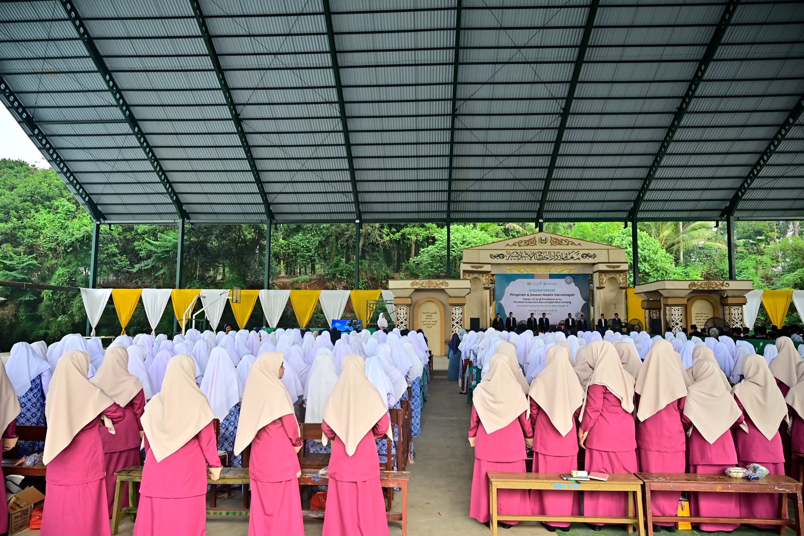 Agar Santri Tak Lupa Rumah: Cerita di Balik Kuliah Umum Khutbatul 'Arsy Darunnajah Serang