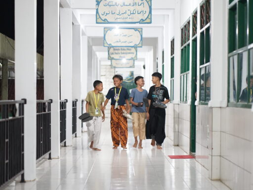 Lima Kebiasaan Positif yang Membentuk Karakter Santri Seumur Hidup