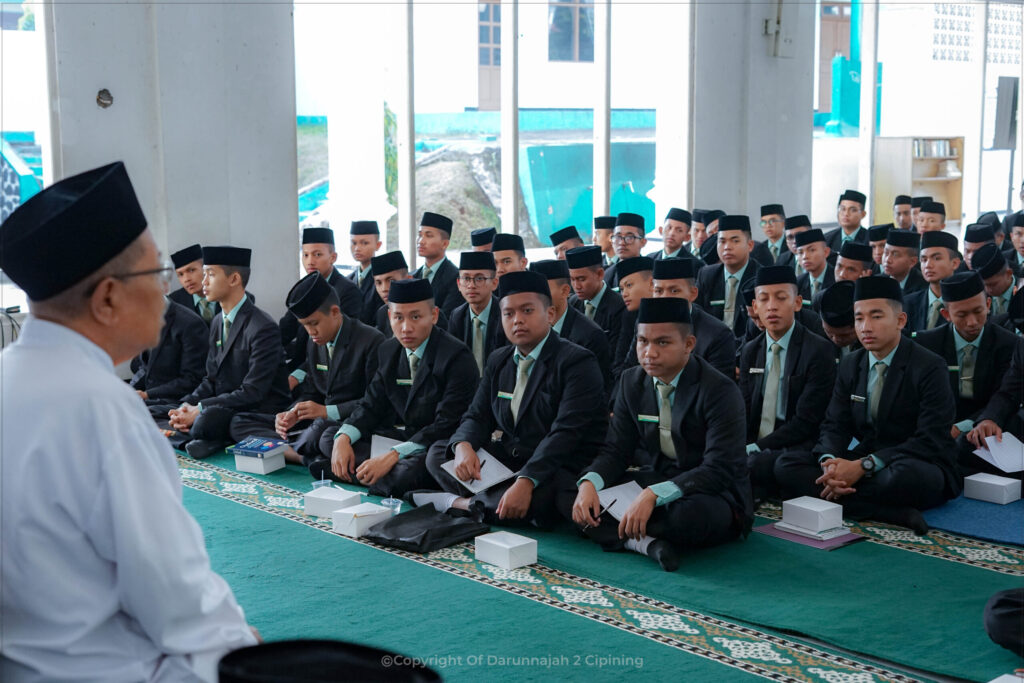One Day, Two Pesantren, One Mission: Pengurus Organisasi Santri Darunnajah Cipining Belajar Menata Amanah Lewat Rihlah Munazh